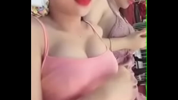 My step sister went to Uplive to show off her disguise