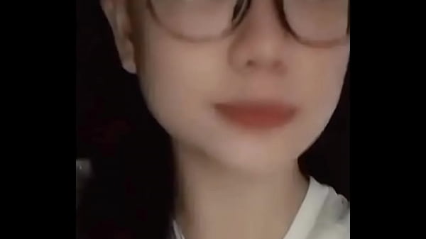 On New Year's Eve, Nguyen Vy's sister enjoys cock